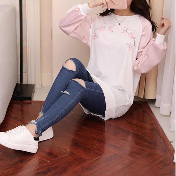 Ежедневен суичър за бременни жени с бродерия в два цвята