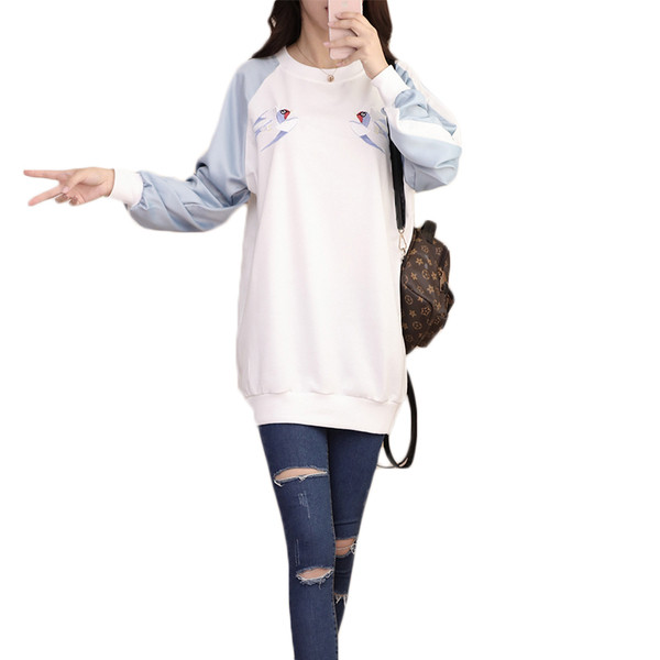 Ежедневен суичър за бременни жени с бродерия в два цвята