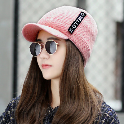 Небрежна дамска шапка с надпис в няколко цвята