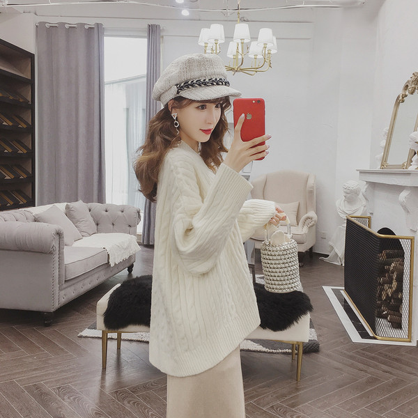 Актуален дамски каскет в два цвята