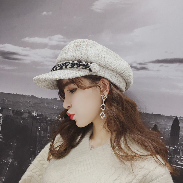 Актуален дамски каскет в два цвята