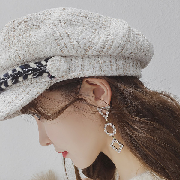 Актуален дамски каскет в два цвята