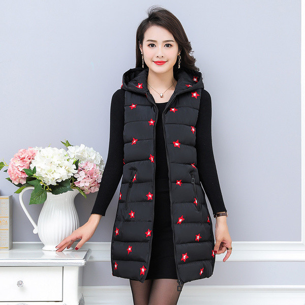 Модерен дамски елек дълъг модел с цветна емблема  в няколко цвята 