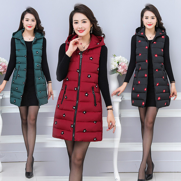 Модерен дамски елек дълъг модел с цветна емблема  в няколко цвята 