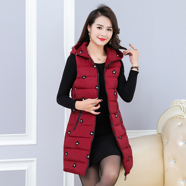 Модерен дамски елек дълъг модел с цветна емблема  в няколко цвята 