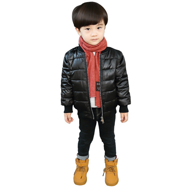 Geaca de copii pentru baieti cu aplicatie pe spate de culoare neagra