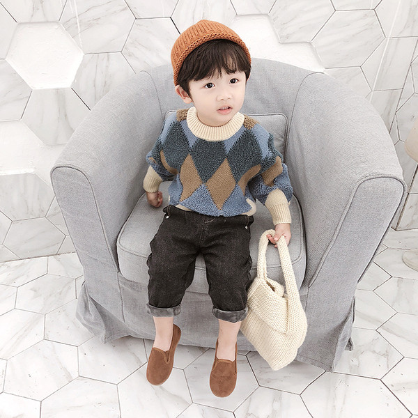 Παιδικό πουλόβερ  για αγόρια με κολάρο σε σχήμα O