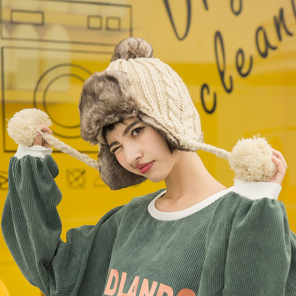 Pălărie modernă de puf de damă cu ciucuri în trei culori