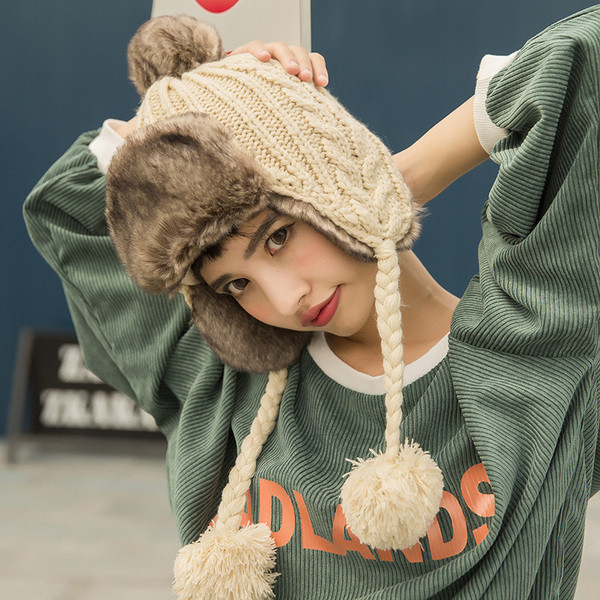 Pălărie modernă de puf de damă cu ciucuri în trei culori