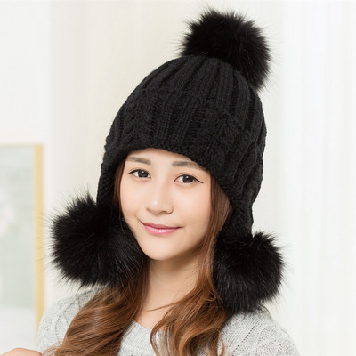 Зимна дамска плетена шапка в три цвята