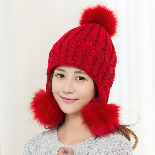 Зимна дамска плетена шапка в три цвята