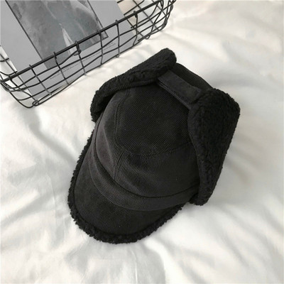 Γυναικείο καπέλο για το χειμώνα με γείσο σε τεσσερα χρώματα