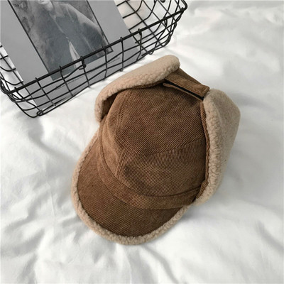 Γυναικείο καπέλο για το χειμώνα με γείσο σε τεσσερα χρώματα