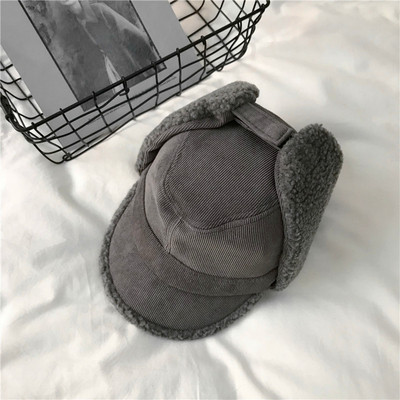 Γυναικείο καπέλο για το χειμώνα με γείσο σε τεσσερα χρώματα