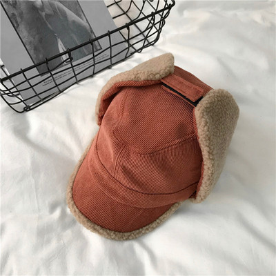 Γυναικείο καπέλο για το χειμώνα με γείσο σε τεσσερα χρώματα