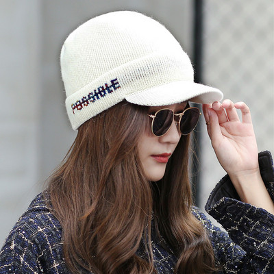 Pălărie simplă de damă cu inscripție în mai multe culori