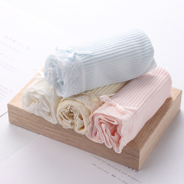 Σετ από τέσσερα κομμάτια εσωρούχων