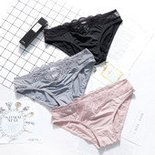 Κομψό σετ εσωρούχων  σε τρία μέρη