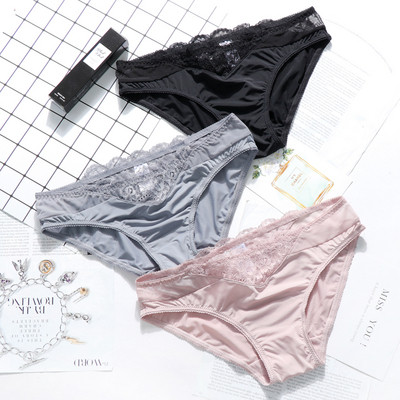 Κομψό σετ εσωρούχων  σε τρία μέρη