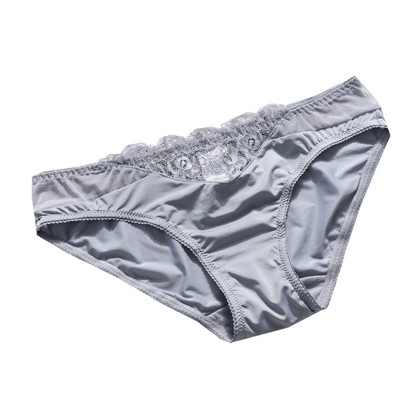 Κομψό σετ εσωρούχων  σε τρία μέρη