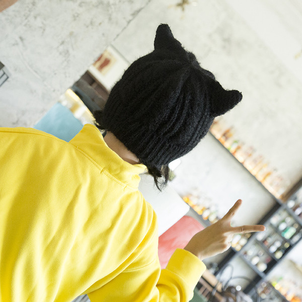 Palarie moderna de dama cu element 3D in mai multe culori