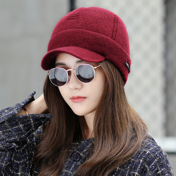 Eжедневна дамска плътна шапка с козирка и връзки