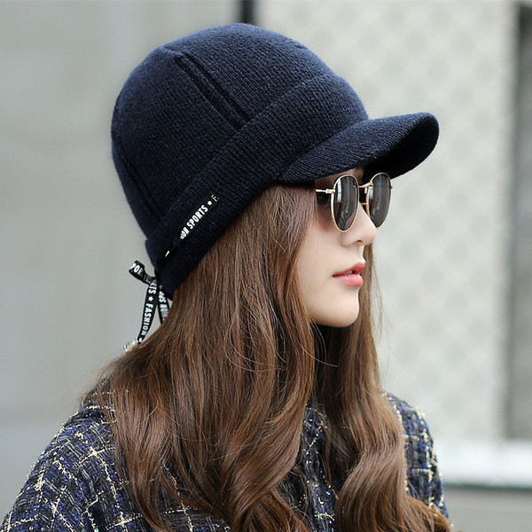 Eжедневна дамска плътна шапка с козирка и връзки