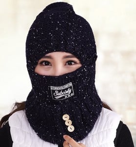 Palarie de iarna dama cu nasturi in mai multe culori