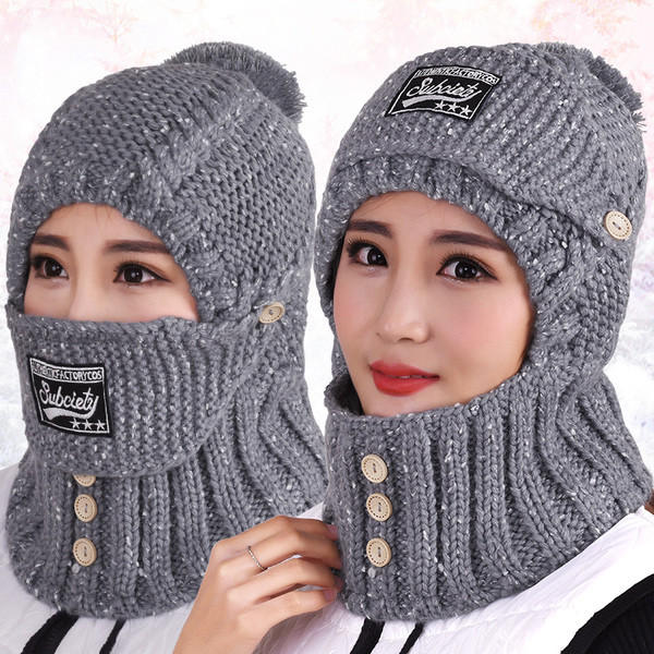 Palarie de iarna dama cu nasturi in mai multe culori