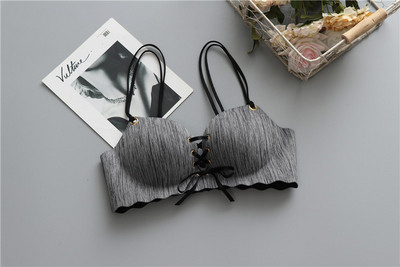 Εσώρουχα σε τέσσερα χρώματα