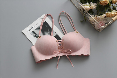 Εσώρουχα σε τέσσερα χρώματα