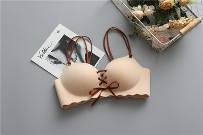 Εσώρουχα σε τέσσερα χρώματα