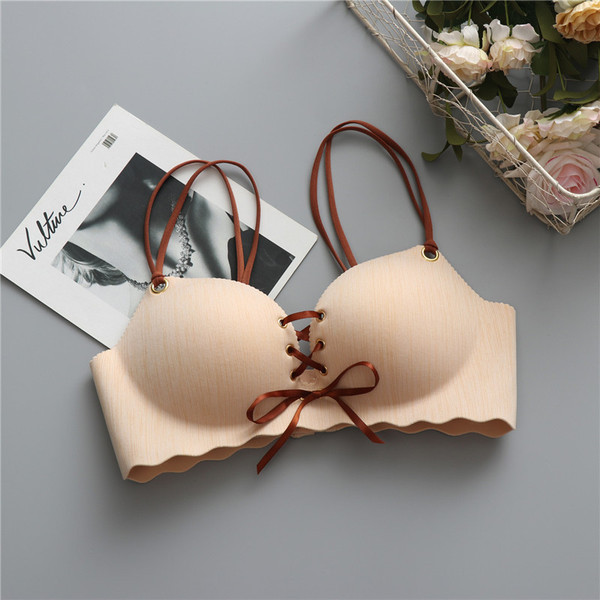 Εσώρουχα σε τέσσερα χρώματα