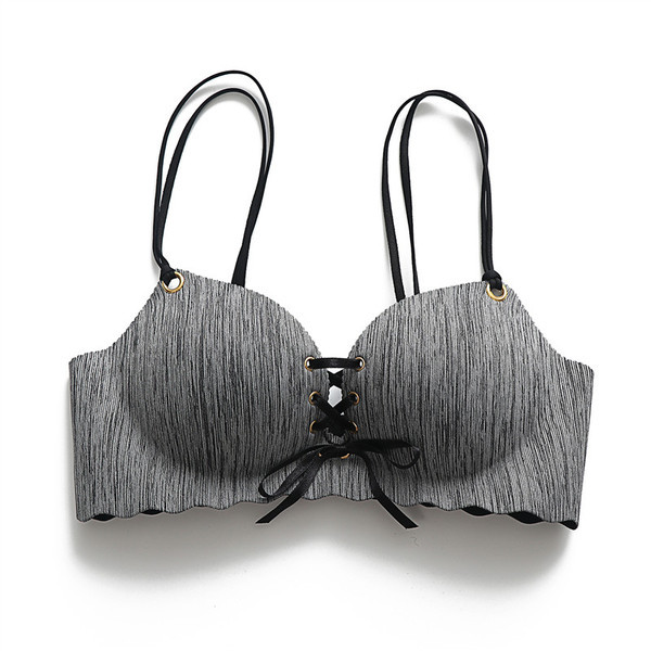 Εσώρουχα σε τέσσερα χρώματα