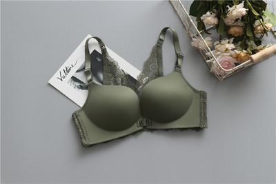 Κομψό εσώρουχο με δαντέλα σε τρία χρώματα