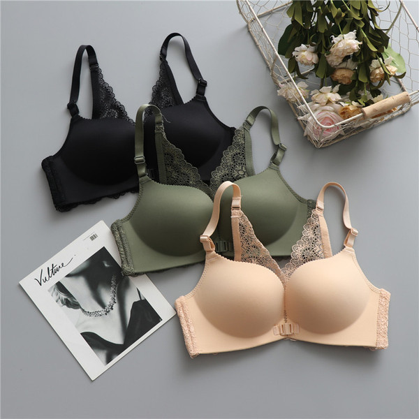 Κομψό εσώρουχο με δαντέλα σε τρία χρώματα