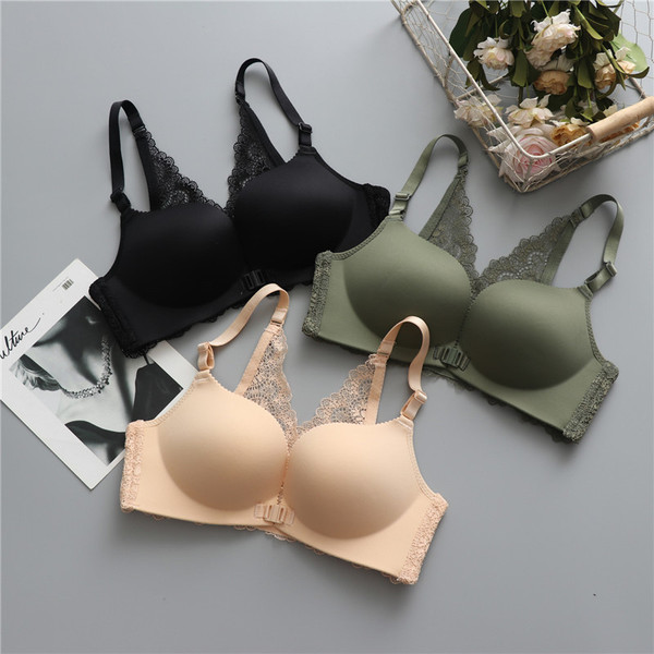 Κομψό εσώρουχο με δαντέλα σε τρία χρώματα