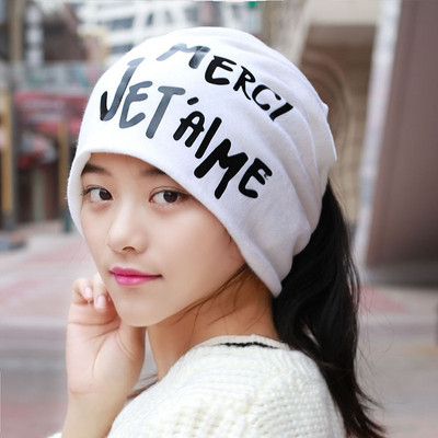 Актуална дамска шапка с надпис в няколко цвята