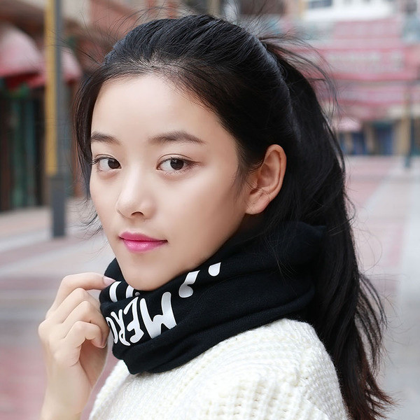 Актуална дамска шапка с надпис в няколко цвята