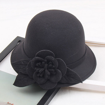 Стилна дамска шапка с 3D елемент в различни цветове