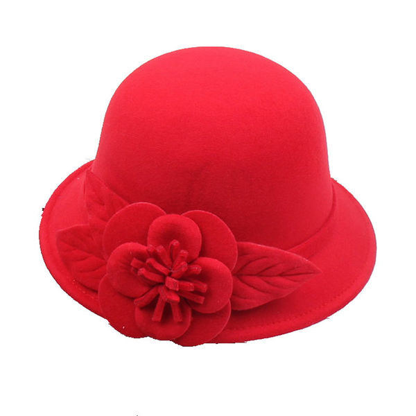 Stílusos női sapka 3D elemmel, különböző színekben