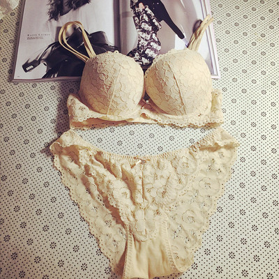 Κομψό γυναικείο  εσώρουχο με δαντέλα σε διάφορα χρώματα