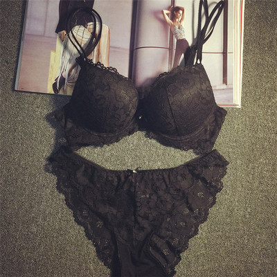 Κομψό γυναικείο  εσώρουχο με δαντέλα σε διάφορα χρώματα