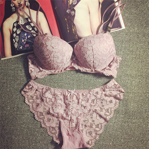 Κομψό γυναικείο  εσώρουχο με δαντέλα σε διάφορα χρώματα