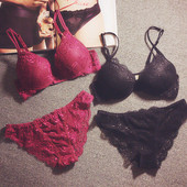 Μοντέρνα εσώρουχα σε τέσσερα χρώματα