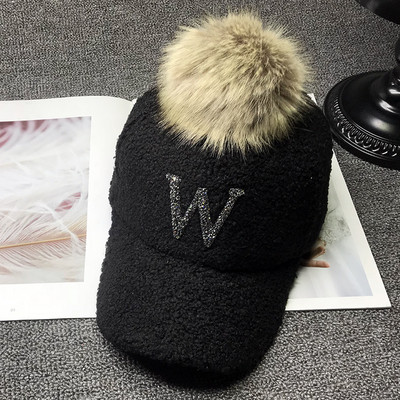 Pălărie modernă pentru femei cu puf în alb-negru