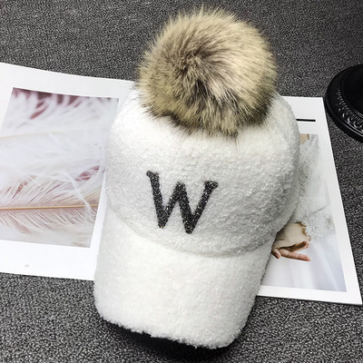 Pălărie modernă pentru femei cu puf în alb-negru