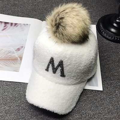 Pălărie modernă pentru femei cu puf în alb-negru