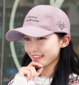 Sport-alkalmi sapka napellenzővel, különböző színekben