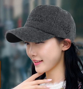 Sport-alkalmi sapka napellenzővel, különböző színekben